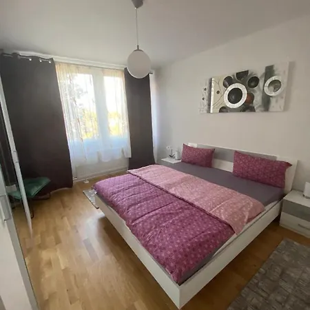 アパート Moderne, Gemutliche Ferienwohnung Oberstadt Mit Wlan Und Parkplatz For Business And Family